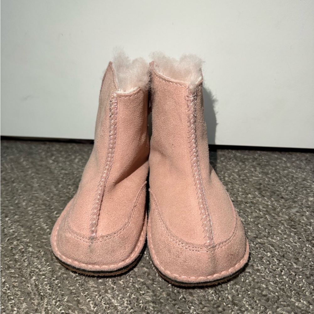 UGGs girls, pink boots, baby leather size medium